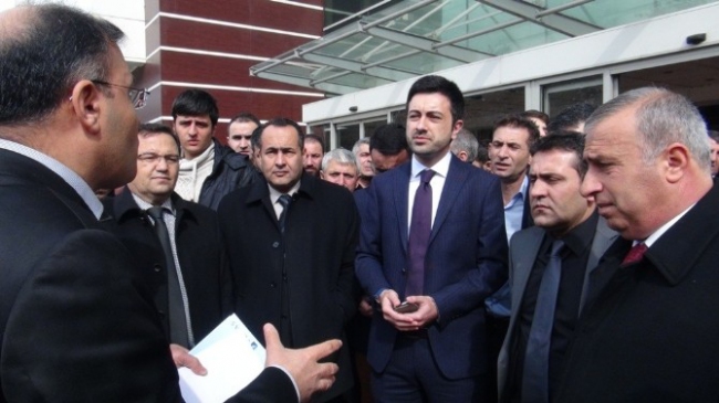 Esnaflar AVM'nin Elektriklerinin Kesmesine İzin Vermedi