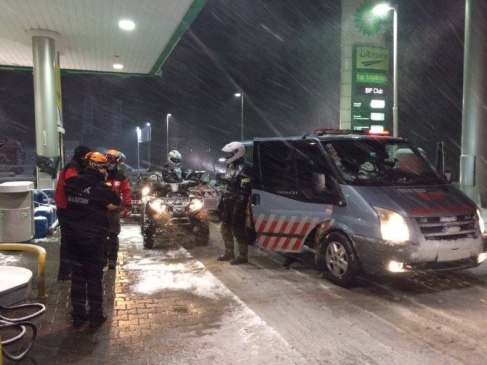 Yolda Kalanlara Atv Motorlarıyla Yardıma Koştular