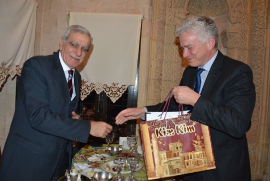 Almanya Elçisi Kurz Mardin'de