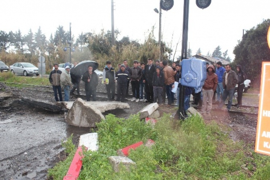 Mahalle Sakinleri Hemzemin Geçidin Kapatılmasına Tepkili