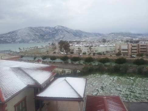 Bozyazı'ya Otuz Yıl Aradan Sonra Kar Yağdı