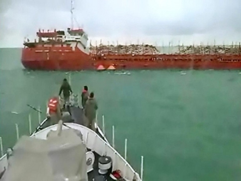 Sinop Açıklarında Yan Yatan Gemideki Mürettebat Kurtarıldı