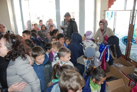 Didimli Yardımsevenler Çocukların Yüzünü Güldürmeye Devam Ediyor