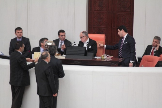 Genel Kurulda Katip Üye Tartışması