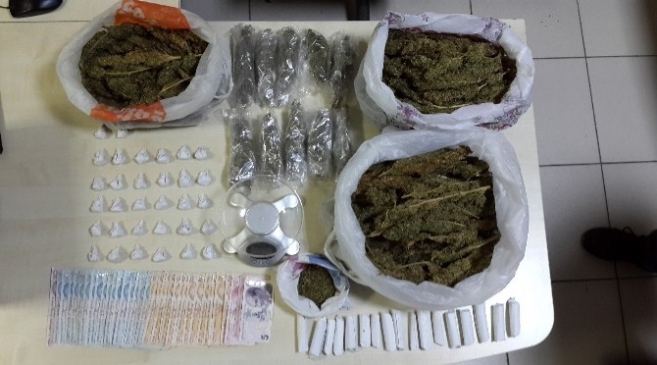 Narkotik Polisleri Sokak Satıcılarına Göz Açtırmadı