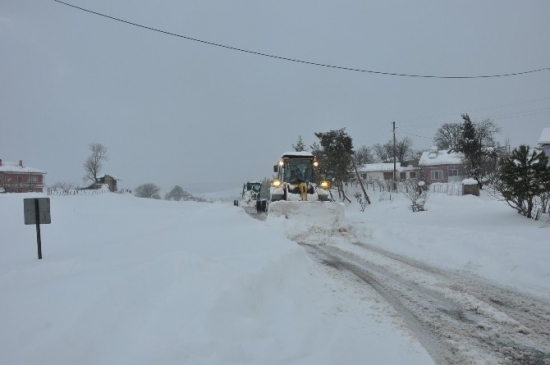 Dursunbey'de 25 Köy Yolu Kapalı