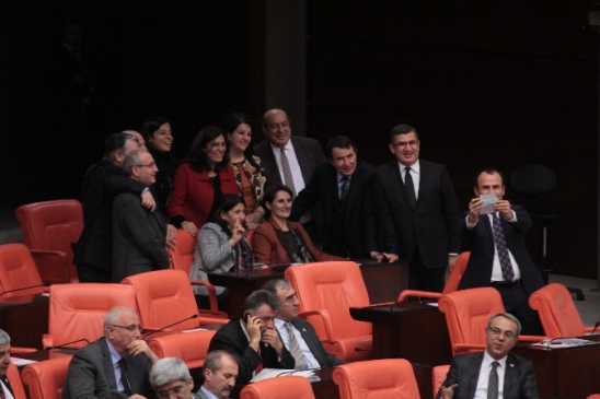 HDP'li Vekillerden 'iç Güvenlik' Selfiesi