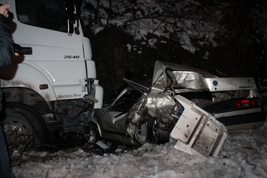 Buzlu Yolda Zincirleme Kaza 5 Yaralı