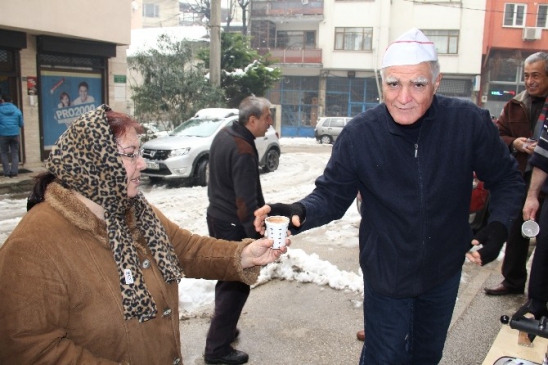 Bursa'da Buz Gibi Havada Bedava Salep