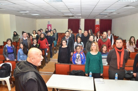 Ünlü Sanatçı Tilmaç Tiyatro Derslerine Başladı