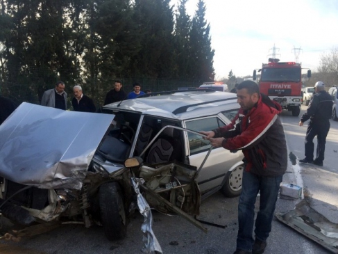 Hatalı Sollama Kazaya Neden Oldu 2 Yaralı