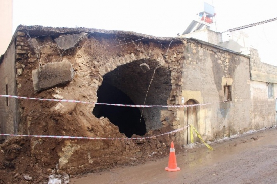 Sit Alanındaki Tarihi Evler Yıkılıyor