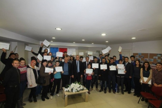 Gençlik Merkezi'nde Açılan Kursları Bitiren Üyelere Belgeleri Verildi