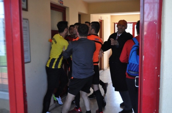 Amatör Maçta Olaylar Çıktı