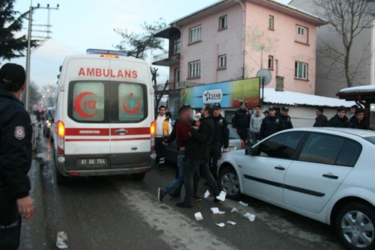 Düzce'de Bıçaklı Kavga 2 Yaralı