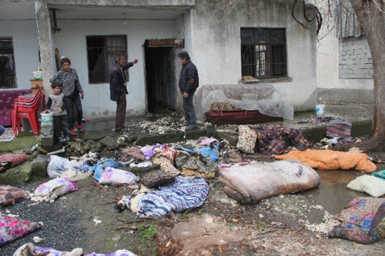 5 Kişilik Ailenin Yaşadığı 2 Odalı Ev Yandı