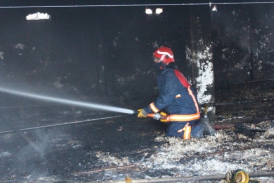 Karapürçek'te Boş Tavuk Çiftliği Yandı