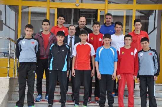 Ünlüer Türkiye Kros Şampiyonasına Katılacak Atletleri Ziyaret Etti