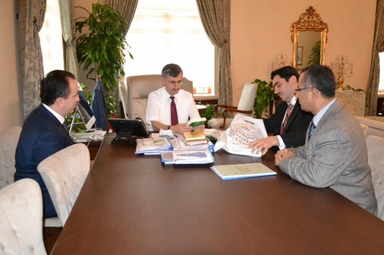 Mimar Sinan Talebe Yurdu Yöneticilerinden Vali Bektaş'a Ziyaret