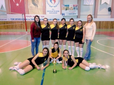 Genç Kızlar Voleybol Kulüp Maçları Sona Erdi