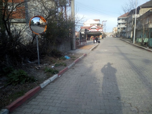 Saltukova'da Sürücüler İçin Ayna Yerleştirildi