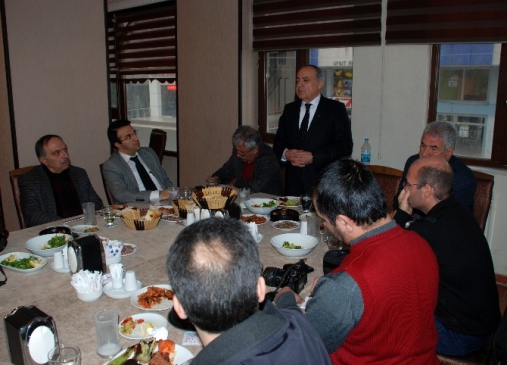 Dr. Nihat Özkan Gazetecilerle Bir Araya Geldi