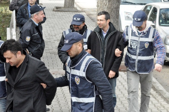 Bolu'da Yasadışı Dinleme Operasyonunda Polisler Adliyeye Sevk Edildi