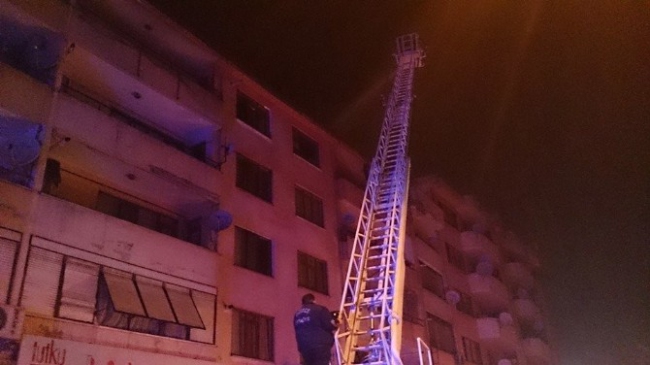 Apartmanın Çatı Katında Çıkan Yangın Korkuttu