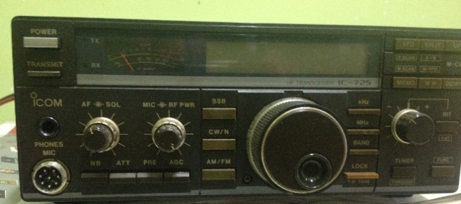 Ölen Gazetecinin Ailesi Telsiz İstasyonunu Edremit Trac Şubesine Hediye Etti