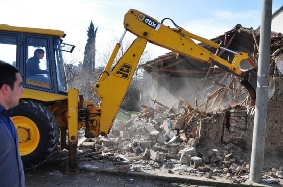 “Tiner Mekanı”Na Belediye Kepçesi
