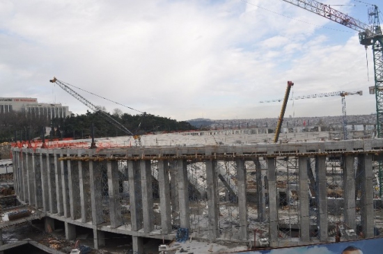 Beşiktaş'ın Stat İnşaatında 1 İşçi Merdivenden DÜştü