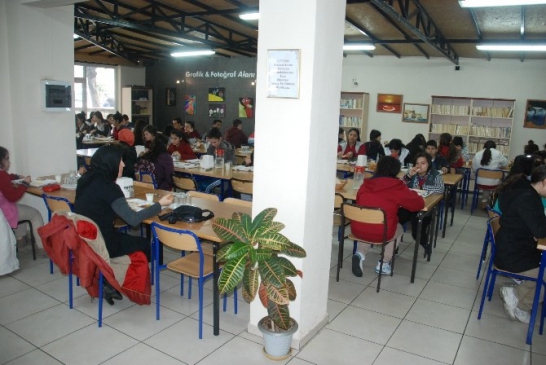 Öğrenciler Yapıyor İhtiyaç Sahibi Öğrenciler Yiyor