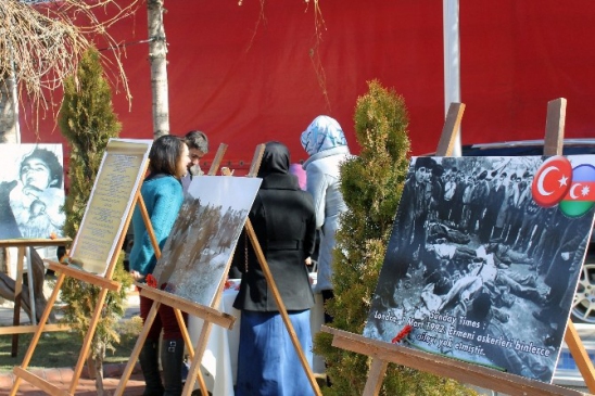Gümüşhane'de Hocalı Katliamının Yıldönümünde Fotoğraf Sergisi Açıldı