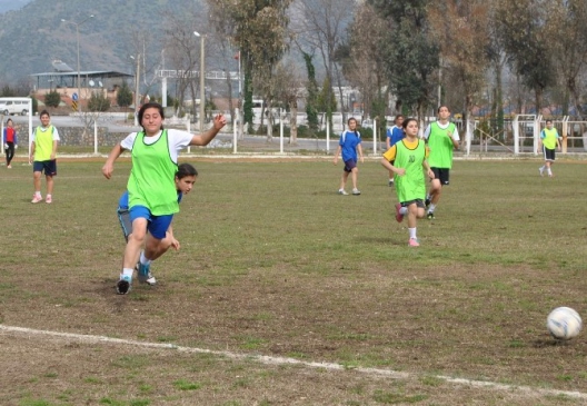 Başkan Kale'den Bayan Futbol Takımına Ziyaret