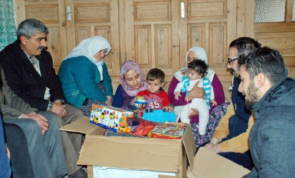 “Karanlığa Bir Işık Da Sen Ol”