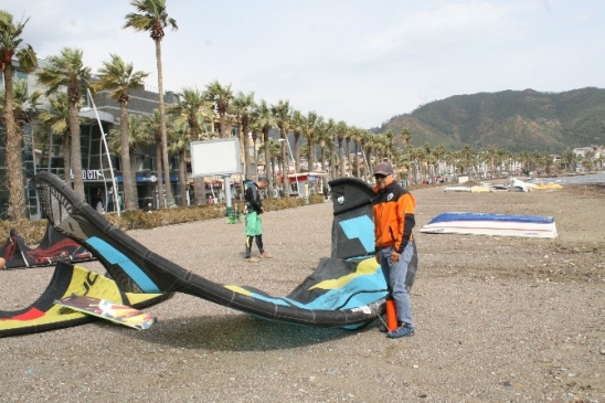 Marmaris'te Karaya Oturan Tekneyi Sahil Güvenlik Kurtardı