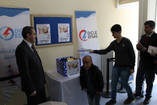 Dicle Elektrik'ten İlköğretim Okuluna Kütüphane