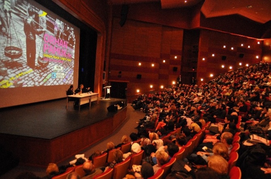 Orhan Pamuk Kadıköylülerle Söyleşi'de Buluştu