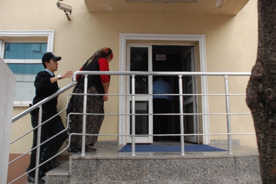 Tartıştığı Kocasını Bıçakla Yaraladı