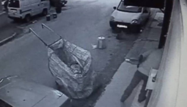 Gazete Hırsızı Kamerada