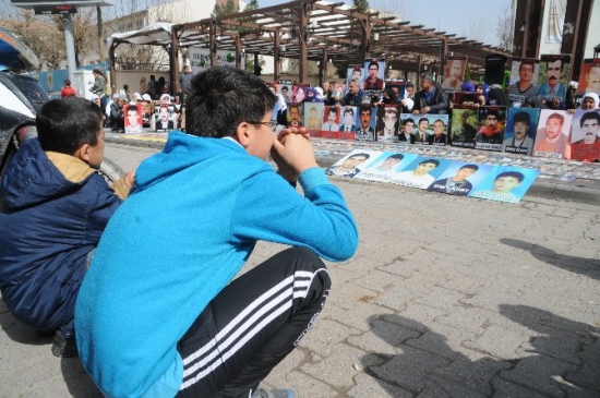 Cizre'de Kayıp Yakınlarının Oturma Eylemi Devam Ediyor