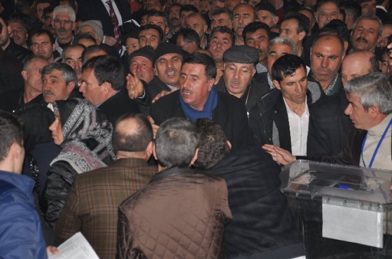 AK Parti'de Temayül İzdihamı