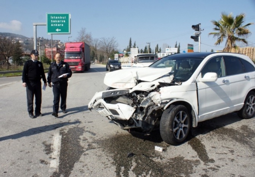 Tem Çıkışında Kaza 4 Yaralı