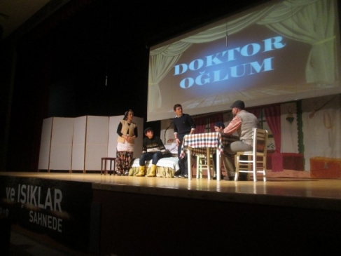 Öğrenci Veli Ve Öğretmenler Aynı Sahnede