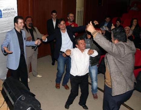 Türk Halk Müziği Sanatçısı Nihat Akçer Gazipaşa'da Konser Verdi