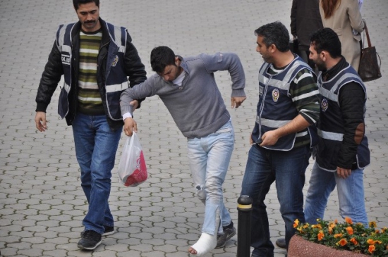 Soymak İstediği Bankamatiğin Üzerinden DÜşerek Ayağını Kırdı