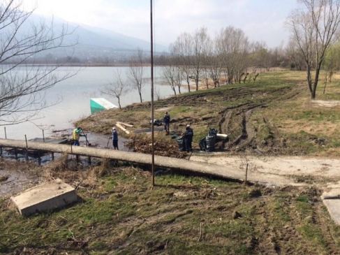 Sapanca Gölü Kıyısında Temizlik Yapıldı