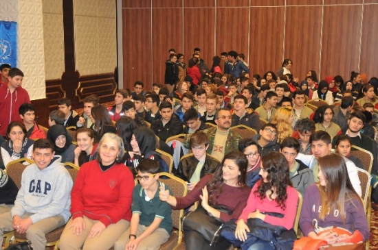 Liseli Gençlerden ''Kayıp Hayatlar'' Oyununa Büyük İlgi