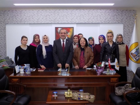 AK Parti Ulus Kadın Kolları'ndan Başkan Uzun'a Ziyaret