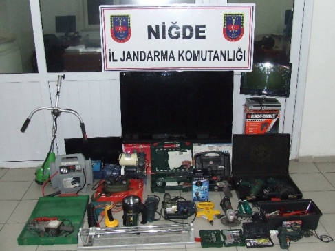 Jandarma 22 Hırsızlık Olayına Karışan 3 Zanlıyı Gözaltına Aldı